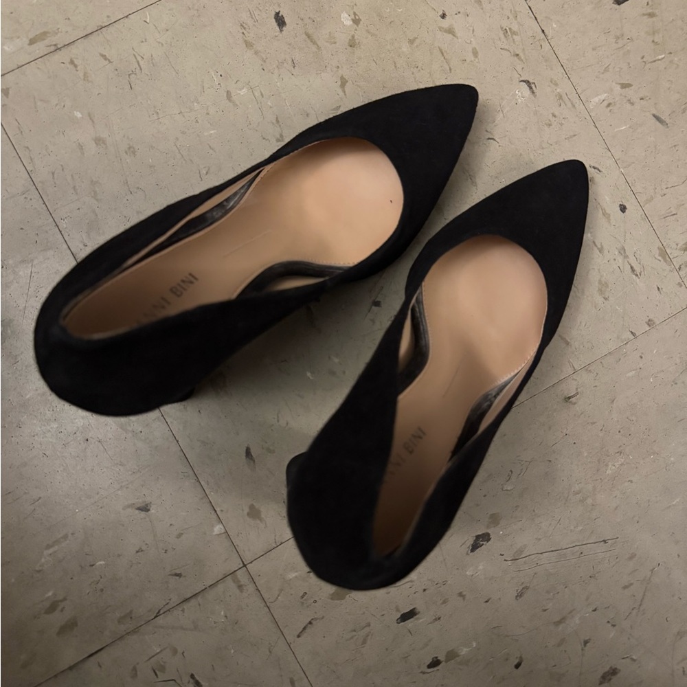 Suede Black Heels with Pointed Toe